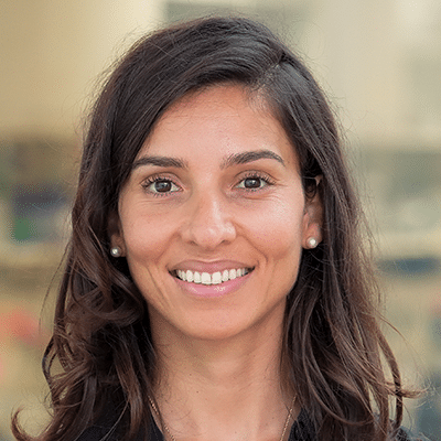 Headshot od Lena Pernas, PhD